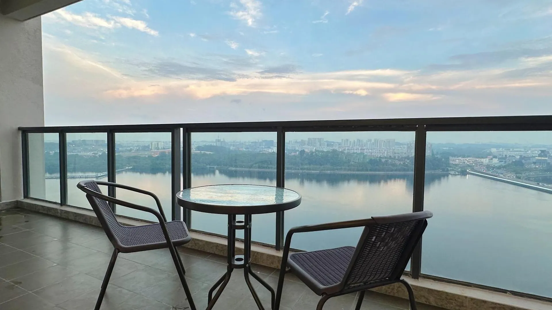 R&F Princess Cove Superior Homestay Nearby Ciq By Han Lin Sojourn Johor Bahru Apartment