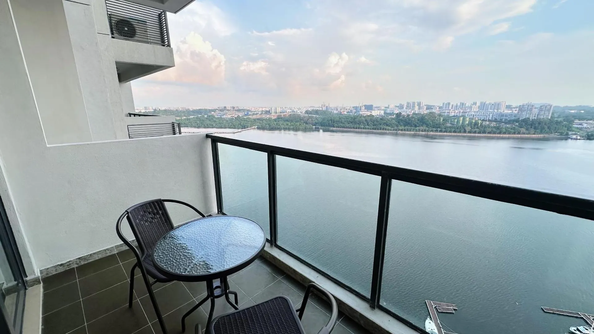 R&F Princess Cove Superior Homestay Nearby Ciq By Han Lin Sojourn Johor Bahru Apartment